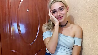 в очках трахает в жопу