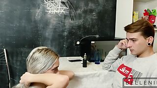 Секс в попку школьницы